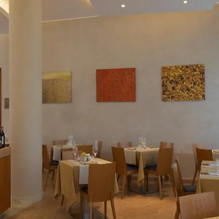 Отель Western Fiera 4*