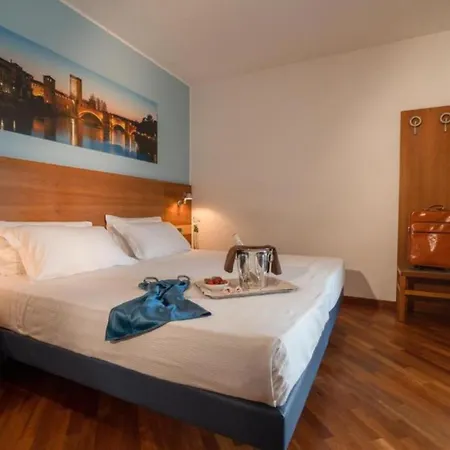 Western Fiera Hotel 4*